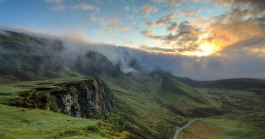 Stire din Social : Ghid Complet: Echipamentul de camping esențial pentru un weekend perfect în natură 2025