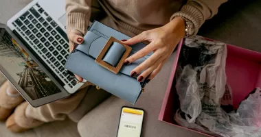 Stire din Social : Magazinele cu cele mai bune reduceri la plata cu cardul de cumpărături online