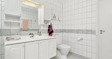 Stire din Actualitate : Cum să-ți organizezi eficient produsele de baie cu un dulap compartimentat?