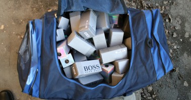 Stire din Eveniment : Parfum confiscat la Vama Veche
