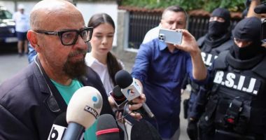 Stire din Eveniment : Primele declarații ale lui Piedone, după ce a fost ridicat de pe litoral și adus la percheziții. "Nu am făcut trafic de influență"