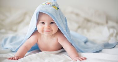 Pielea bebelușului trebuie îngrijită cu produse care conțin lipide