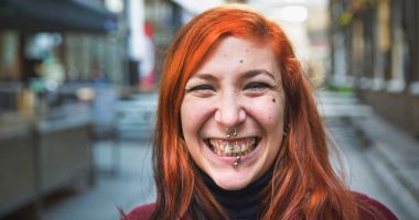 Stire din Sănătate : Riscuri la care vă expuneți atunci când vă faceți un piercing oral