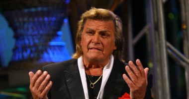 Stire din Cultură-Educație : După 50 de ani, Florin Piersic, "Hoinărind printre amintiri"