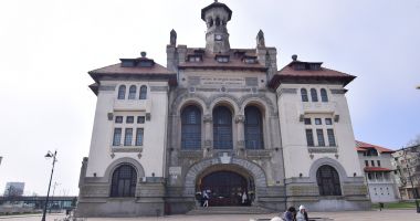 Stire din Cultură-Educație : Piese din argint extrem de valoroase la Muzeul de Istorie