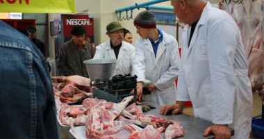 Piețele din Constanța,  pline de miei. Cine își mai permite să pună miel pe masa de Paști - 4