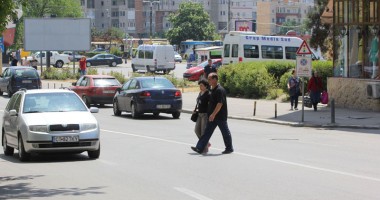 Stire din Eveniment : Polițiștii rutieri dau amenzi