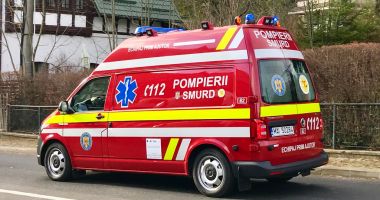 Stire din Eveniment : Un şofer de 75 de ani a ignorat culoarea semaforului şi a spulberat un pieton pe o trecere. Bărbatul a murit pe loc
