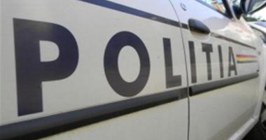 Stire din Eveniment : Tânărul băut, care a accidentat 6 pietoni, acuzat de tentativă de omor; ar fi intrat intenţionat cu maşina în victime