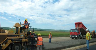 Stire din Economie : Pilonul doi de pensii nu va mai fi desființat, dar va contribui la finanțarea investițiilor în infrastructură