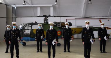 Cei mai recenți piloți navali se perfecționează la Grupul de Elicoptere de la Tuzla - 2