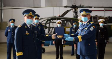 Cei mai recenți piloți navali se perfecționează la Grupul de Elicoptere de la Tuzla