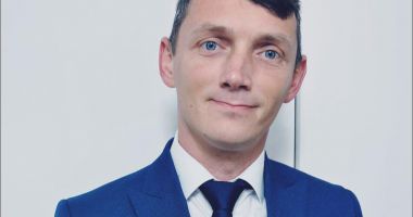 Stire din Actualitate : Partidul Oamenilor Tineri, altă propunere “interesantă” pentru Senat. A fost condamnat şi trimis în judecată pentru conducere cu permisul suspendat