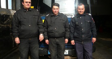Stire din Eveniment : Oamenii care ne scapă de bombe