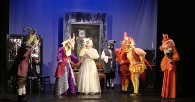 Stire din Cultură-Educație : "Pisica doldora de bani", pe scena Teatrului "Căluțul de Mare"
