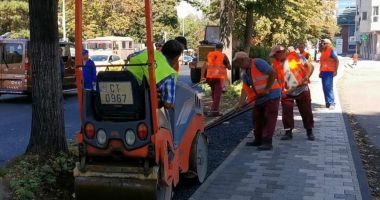 Continuă lucrările pe bulevardul Tomis. Se asfaltează pista de biciclete - 2