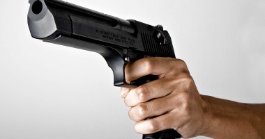 Stire din Social : Fără arme letale până la 25 ani. Posesorii de autorizații, evaluați psihologic în fiecare an