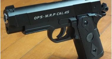 Stire din Eveniment : Un tânăr de 26 de ani a tras în doi copii cu un pistol cu bile de plastic, în plină stradă