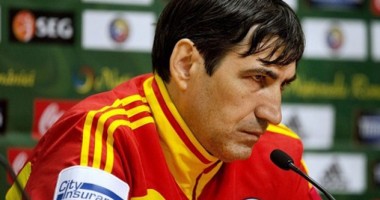 Stire din Sport : Fotbal / Victor Pițurcă începe pregătirea naționalei pentru preliminariile EURO 2016