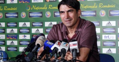Stire din Sport : Pițurcă a rămas la naționala României