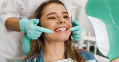Stire din Sănătate : Pivoţii dentari le permit pacienților să mestece și să vorbească normal