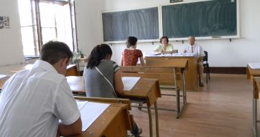 Stire din Actualitate : Prins la Bacalaureat cu o cameră video ascunsă în pix. Candidatul eliminat are peste 30 de ani