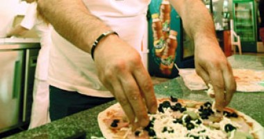 Stire din Economie : Cine veghează la siguranța alimentară a turiștilor?