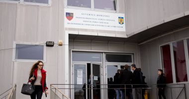 Stire din Eveniment : Tarifele pentru plăcuțele de înmatriculare, achitate online, cu cardul bancar