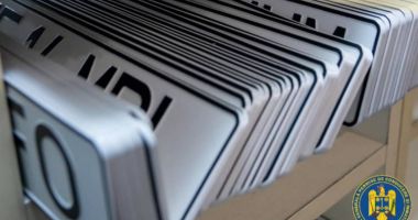 Stire din Eveniment : Trei bărbați au furat plăcuțe de înmatriculare pentru a ajuta un condamnat să fugă