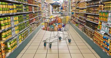 Deputaţii decid dacă plafonează tariful la medicamente şi la alimentele de bază