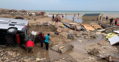 Stire din Social : Plajele de pe litoral distruse de ploaia torențială recentă, refăcute de angajații de la Apele Române
