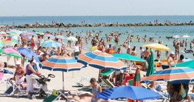 Stire din Diverse : Week-end cu peste 200.000 de turiști