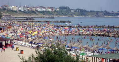 Stire din Economie : Românii, buluc la mare!