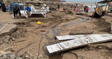 Plajele de pe litoral distruse de ploaia torențială recentă, refăcute de angajații de la Apele Române - 4