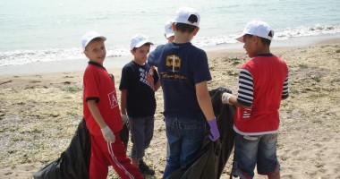 Stire din Social : Ce au găsit voluntarii pe plajele constănțene