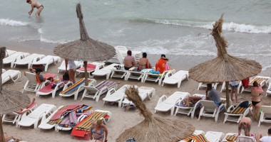 Stire din Economie : Se anunță o creștere cu 20% a numărului de turiști care ajung vara aceasta pe litoral