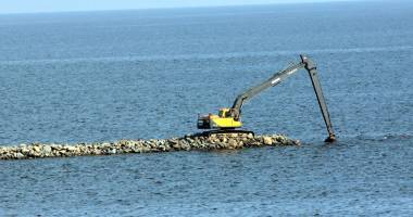 Plaje ca-n Malibu, în Mamaia și Eforie. A început construcția digurilor submerse - 2