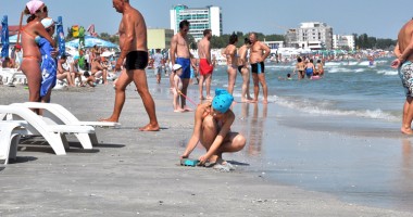 Stire din Diverse : Mamaia plină la final de sezon
