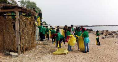 Plaja din Mangalia, curățată de școlari - 3