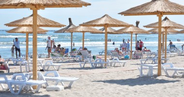 Stire din Social : Plajele se dau ca pâinea caldă, Mamaia ia caimacul