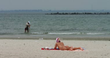 Stire din Sănătate : Cancerul de piele afectează tot mai muți tineri