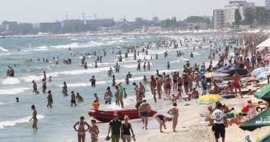 Stire din Economie : Peste 1,2 milioane de turiști vor ajunge în structurile de cazare clasificate de pe litoral