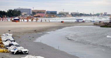 Vremea rea a alungat turiștii de pe plajă - 2