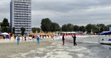 Vremea rea a alungat turiștii de pe plajă - 3