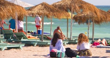 Stire din Social : Adrenalină pe valuri la Mamaia Nord - Ture cu ski-jet pe plaja Phoenicia
