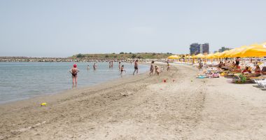 De la 1 iunie, pe plajele concesionate se merge cu rezervare. Ce condiții vor respecta salvamarii