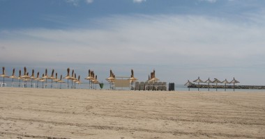 Stire din Social : Plaja și promenada din Neptun, refăcute complet după furtunile de astă iarnă
