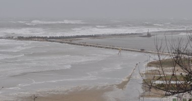 IMAGINI SENZAȚIONALE / MAREA A ÎNGHIȚIT PLAJELE - 15