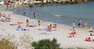 Galerie FOTO. La plajă, printre buruieni și gunoaie. Unde fug constănțenii de aglomerația de pe litoral - 6