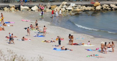 Galerie FOTO. La plajă, printre buruieni și gunoaie. Unde fug constănțenii de aglomerația de pe litoral - 7